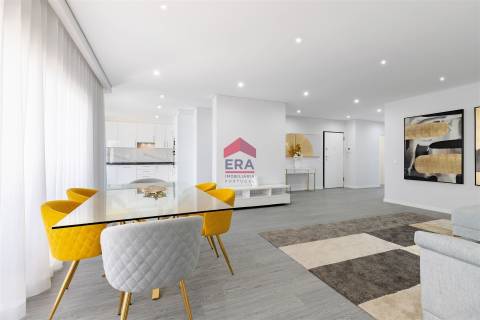 Apartamento T4 Venda em Quelfes,Olhão