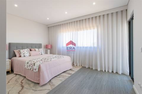 Apartamento T4 Venda em Quelfes,Olhão