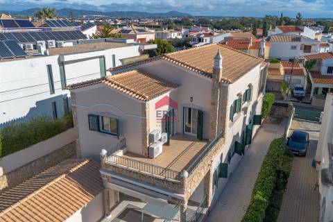Moradia T4 Venda em Montenegro,Faro