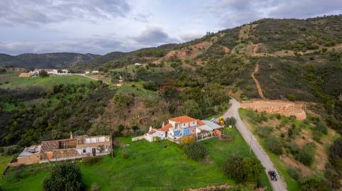 Moradia Isolada T6 Venda em Alte,Loulé