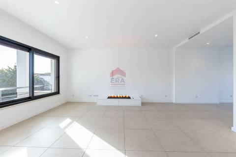 Moradia em Banda T3 Venda em Montenegro,Faro