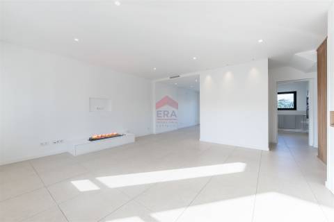 Moradia em Banda T3 Venda em Montenegro,Faro