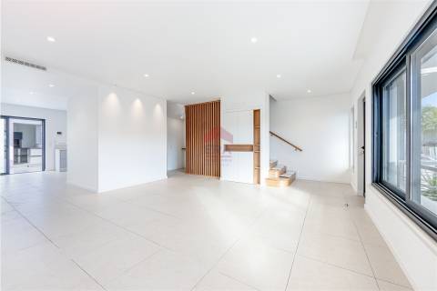 Moradia em Banda T3 Venda em Montenegro,Faro