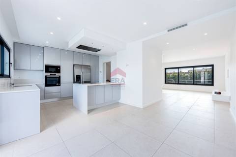 Moradia em Banda T3 Venda em Montenegro,Faro