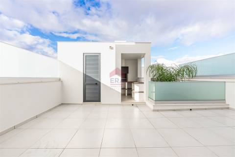 Moradia em Banda T3 Venda em Montenegro,Faro