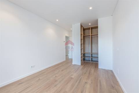 Moradia em Banda T3 Venda em Montenegro,Faro