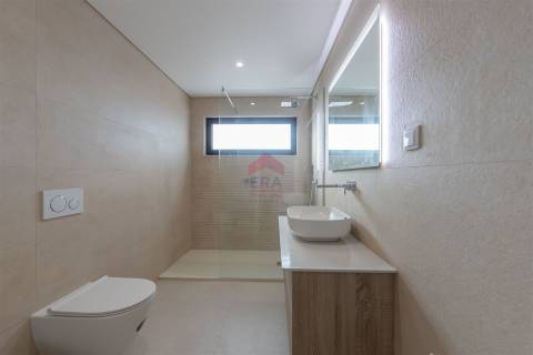 Moradia em Banda T3 Venda em Montenegro,Faro