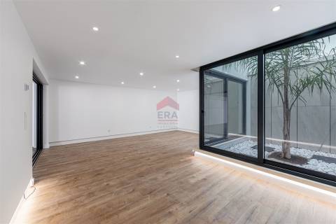 Moradia em Banda T3 Venda em Montenegro,Faro