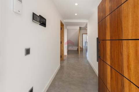 Moradia T5+2 Venda em Quarteira,Loulé