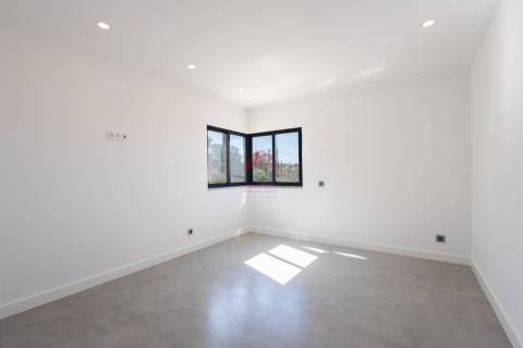 Moradia T5+2 Venda em Quarteira,Loulé