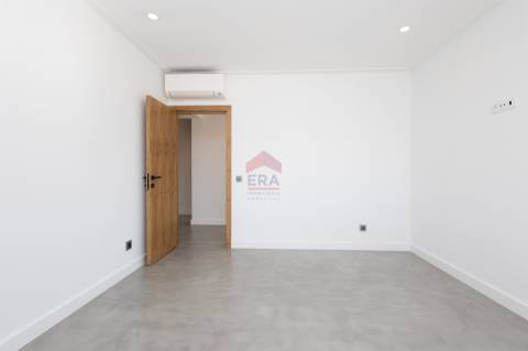 Moradia T5+2 Venda em Quarteira,Loulé