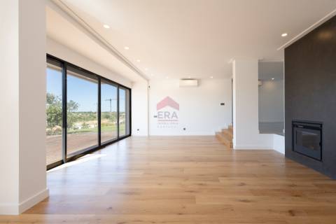 Moradia T5+2 Venda em Quarteira,Loulé