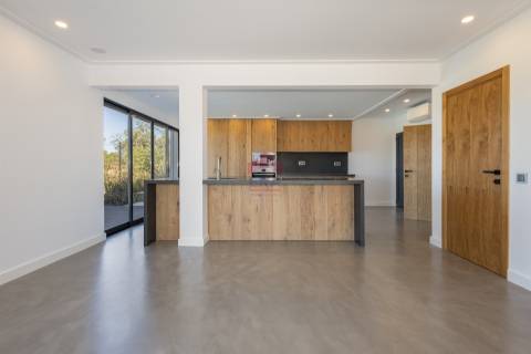 Moradia T5+2 Venda em Quarteira,Loulé