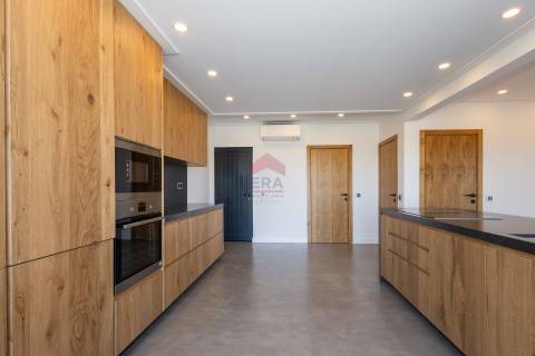 Moradia T5+2 Venda em Quarteira,Loulé