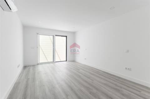 Moradia em Banda T3 Venda em Montenegro,Faro