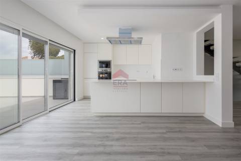 Moradia em Banda T3 Venda em Montenegro,Faro