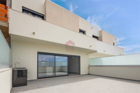 Moradia em Banda T3 Venda em Montenegro,Faro