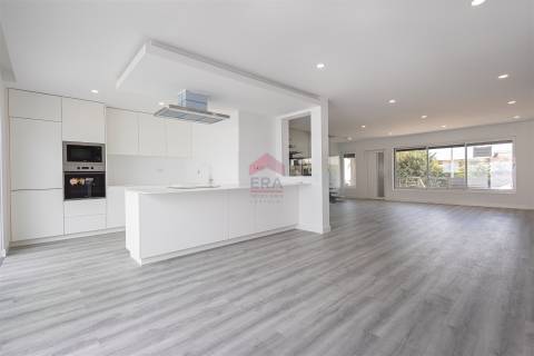 Moradia em Banda T3 Venda em Montenegro,Faro