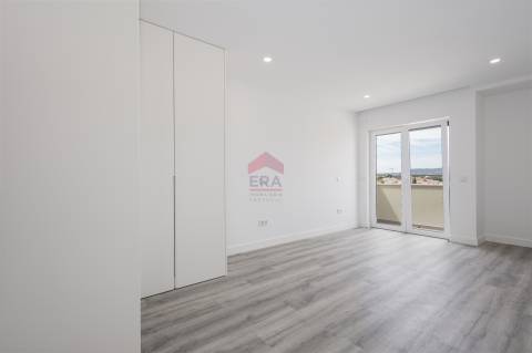 Moradia em Banda T3 Venda em Montenegro,Faro