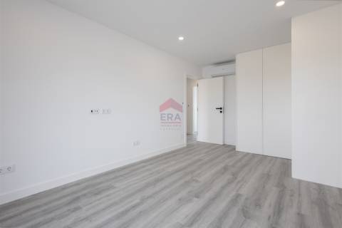 Moradia em Banda T3 Venda em Montenegro,Faro