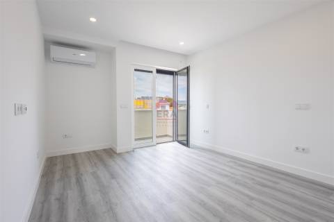 Moradia em Banda T3 Venda em Montenegro,Faro