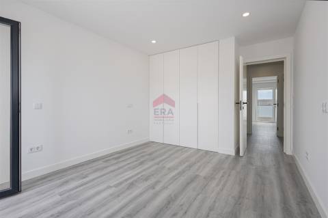 Moradia em Banda T3 Venda em Montenegro,Faro