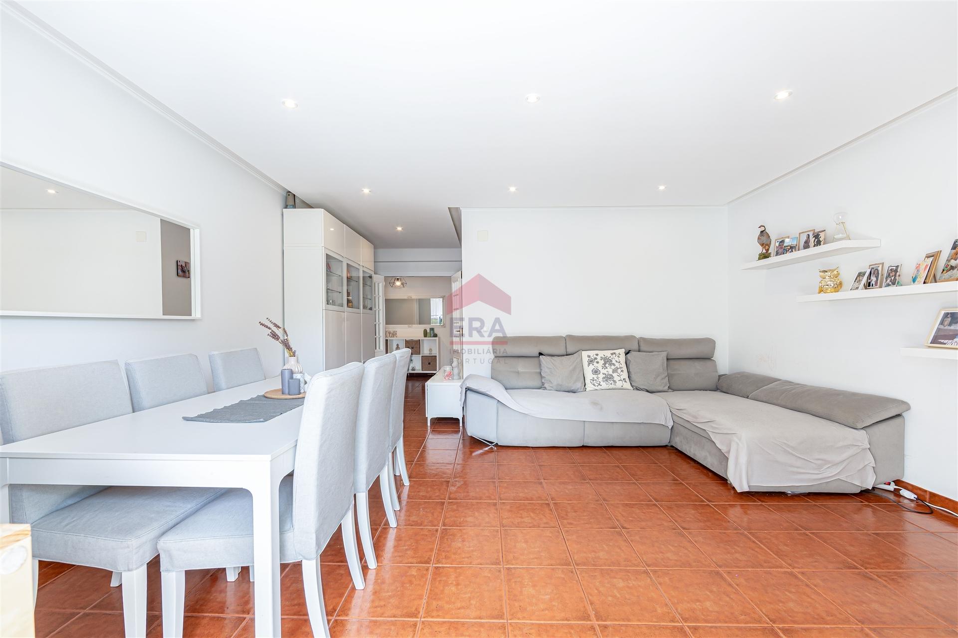 Apartamento T3 Venda em Quelfes,Olhão