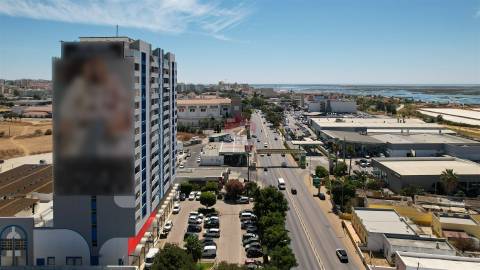 Loja T2 Venda em Faro (Sé e São Pedro),Faro