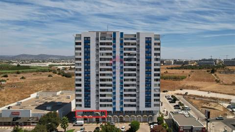 Loja T2 Venda em Faro (Sé e São Pedro),Faro