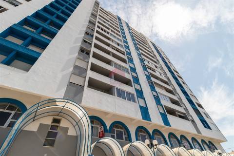 Loja T2 Venda em Faro (Sé e São Pedro),Faro