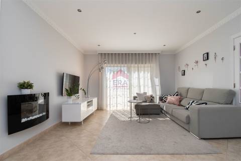 Moradia T3 Venda em Faro (Sé e São Pedro),Faro