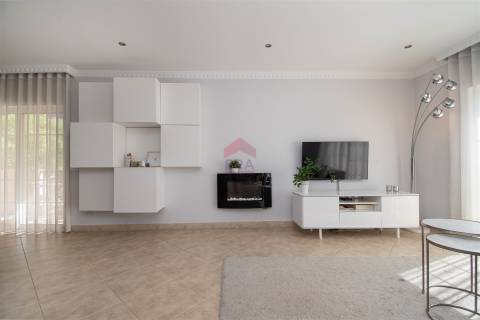 Moradia T3 Venda em Faro (Sé e São Pedro),Faro