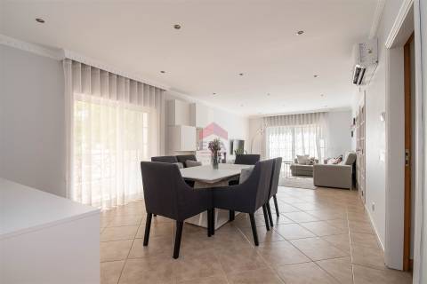 Moradia T3 Venda em Faro (Sé e São Pedro),Faro