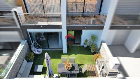 Moradia em Banda T3 Venda em Quelfes,Olhão