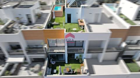 Moradia em Banda T3 Venda em Quelfes,Olhão