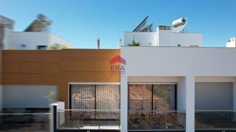 Moradia em Banda T3 Venda em Quelfes,Olhão