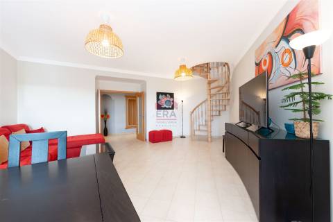 Apartamento T2+2 DUPLEX Venda em Quarteira,Loulé