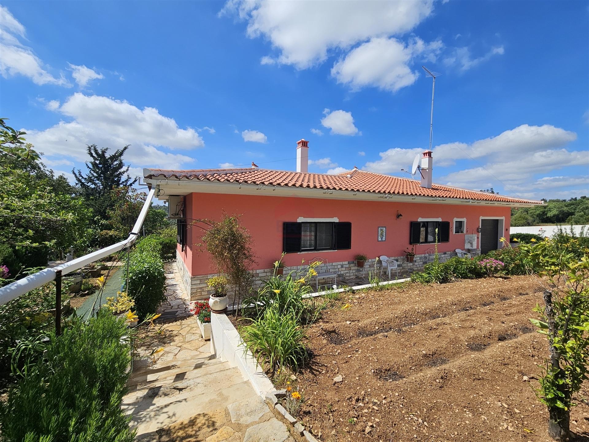 Moradia Isolada T3 Venda em Santa Bárbara de Nexe,Faro