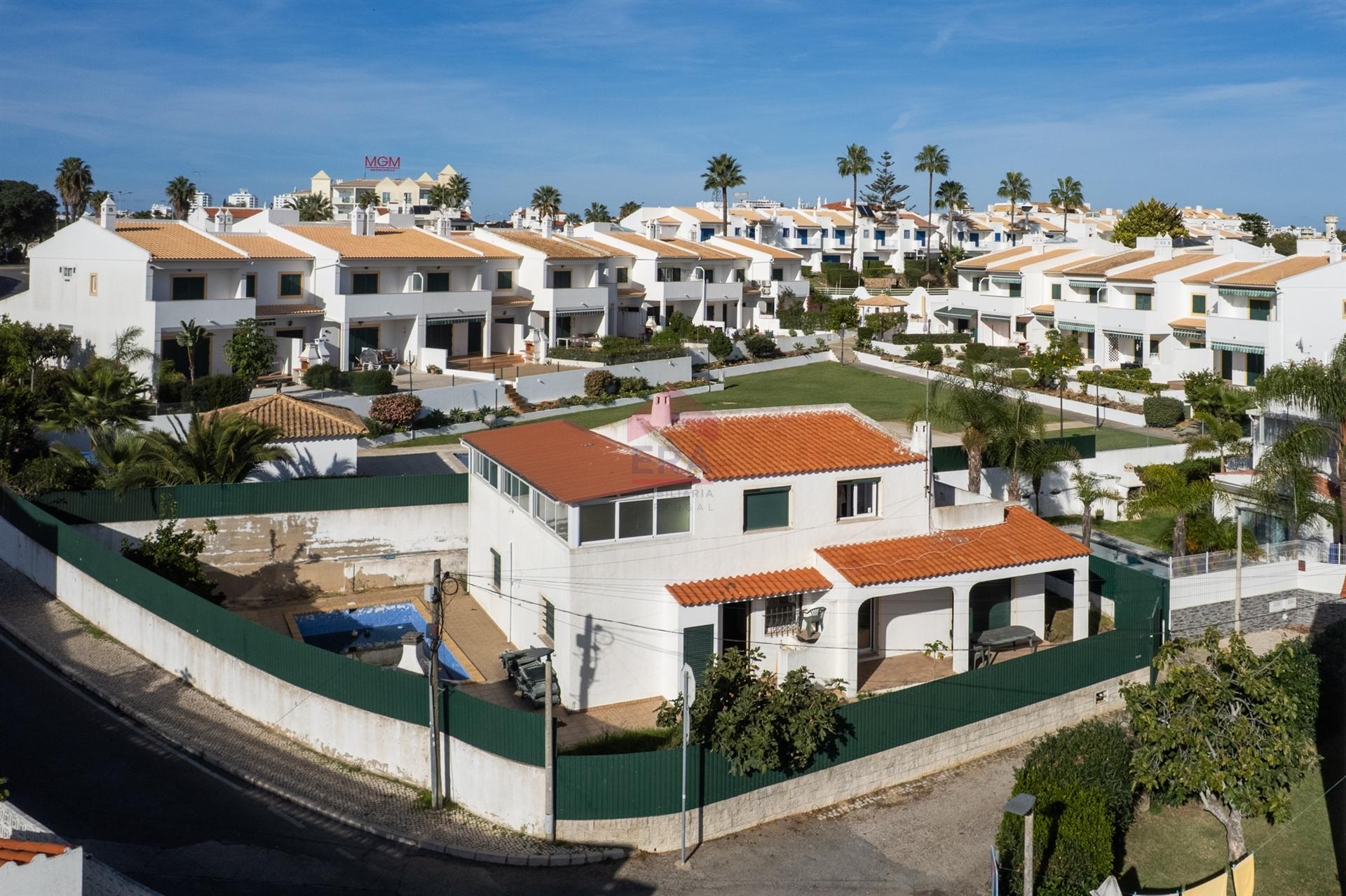 Moradia T3 Venda em Albufeira e Olhos de Água,Albufeira
