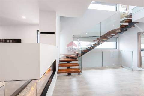 Moradia Geminada T3 Venda em Faro (Sé e São Pedro),Faro