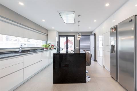 Moradia Geminada T3 Venda em Faro (Sé e São Pedro),Faro