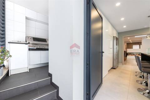 Moradia Geminada T3 Venda em Faro (Sé e São Pedro),Faro