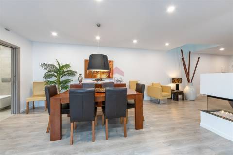 Moradia Geminada T3 Venda em Faro (Sé e São Pedro),Faro