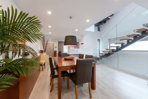 Moradia Geminada T3 Venda em Faro (Sé e São Pedro),Faro