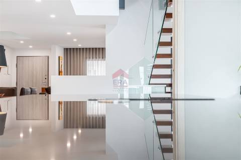 Moradia Geminada T3 Venda em Faro (Sé e São Pedro),Faro