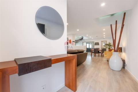 Moradia Geminada T3 Venda em Faro (Sé e São Pedro),Faro