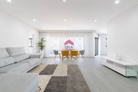 Apartamento T4 Venda em Quelfes,Olhão