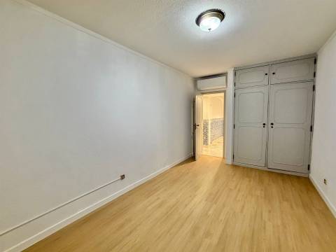 Apartamento T4 Venda em Faro (Sé e São Pedro),Faro