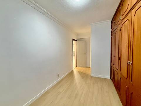 Apartamento T4 Venda em Faro (Sé e São Pedro),Faro