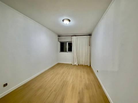 Apartamento T4 Venda em Faro (Sé e São Pedro),Faro